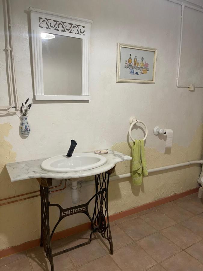Montagne D'Alaric Apartment Moux Bagian luar foto
